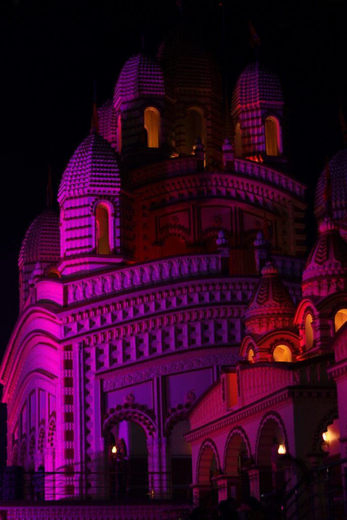 Swarna Shilpi Vivekananda Kali Mandir in evening 
roadtripsofindia