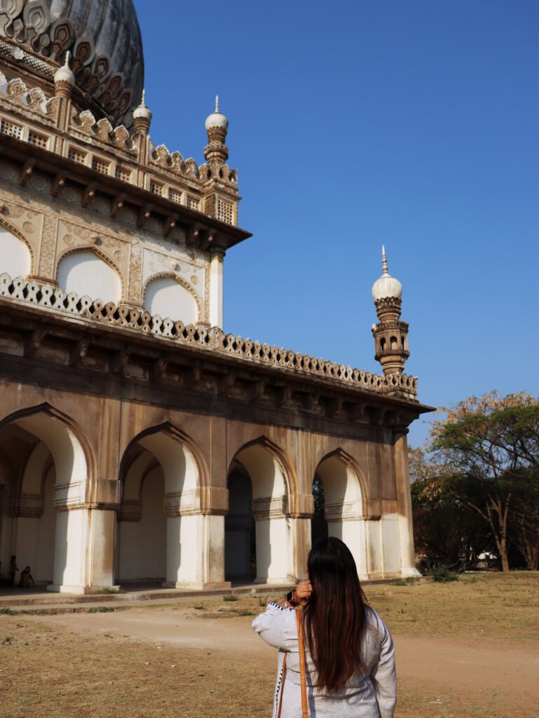 On the way to explore beauty of tomb

roadtripsofindia.com