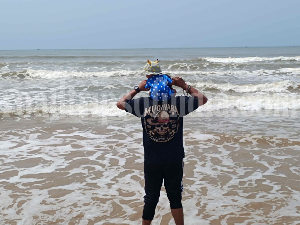 Chirala Beach చీరాల బీచ్ Pic  with baby

roadtripsofindia.com