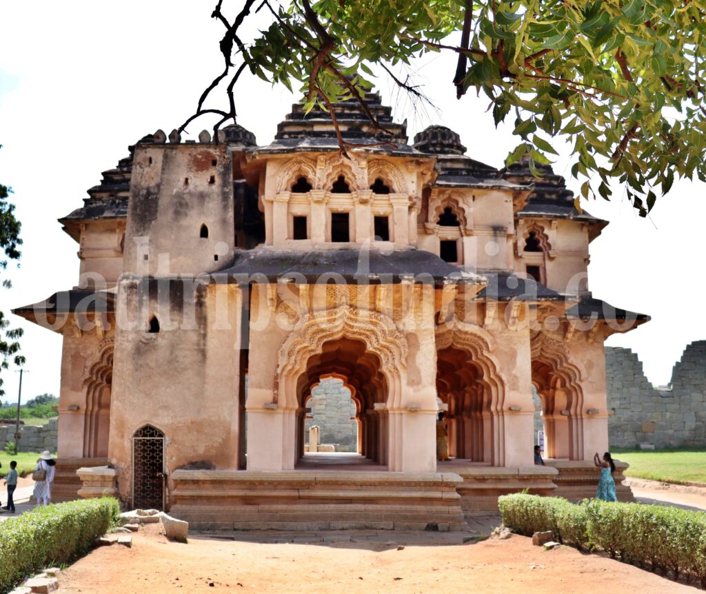 Lotus Mahal Hampi, 
roadtripsofindia.om