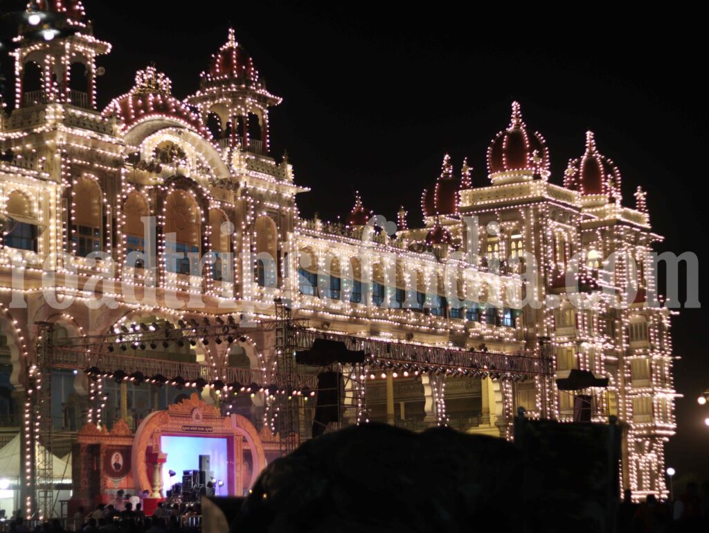 mysore palace karnataka
roadtripsofindia.com