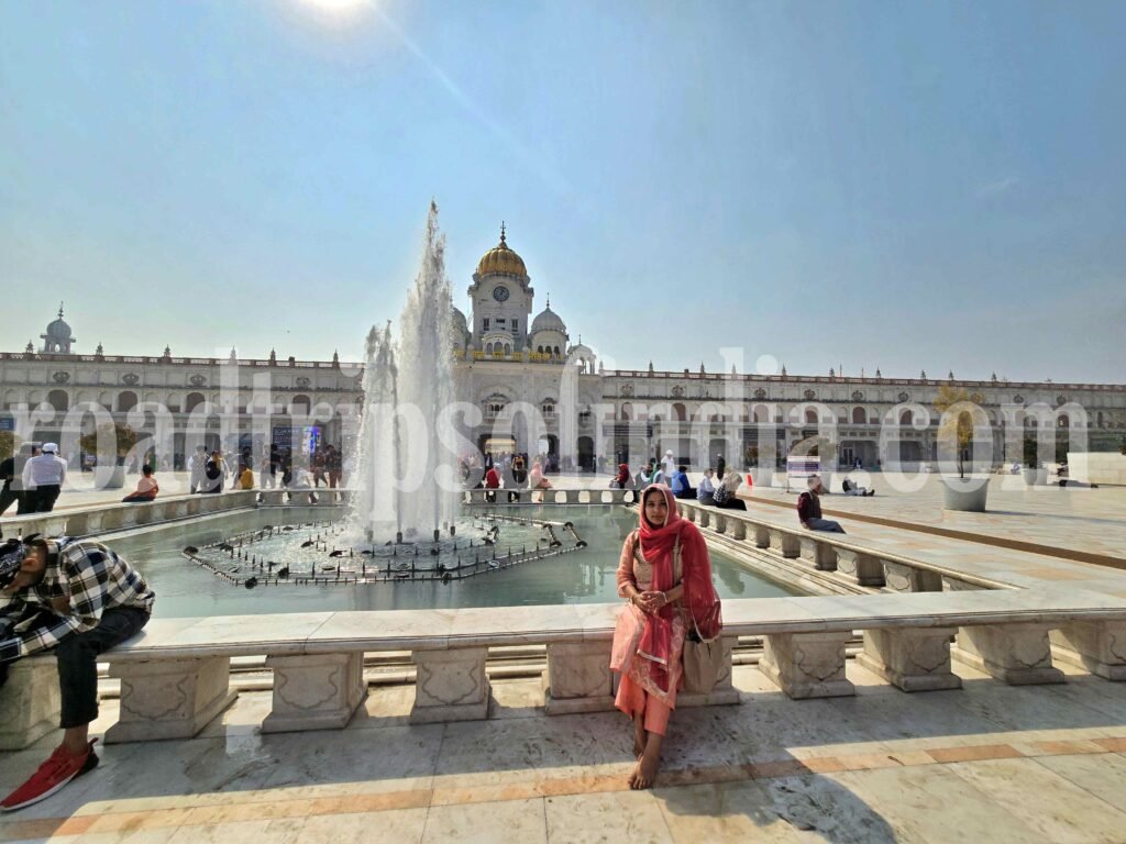 Golden Temple Amritsar,
roadtripsofindia.com