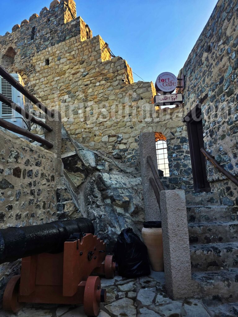 Fort Cafe in Muttrah fort
roadtripsofindia.com