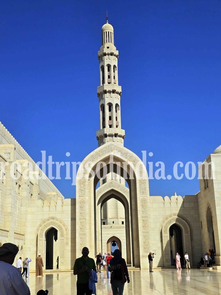 Sultan Qaboos Grand Mosque
things to do in muscat
roadtripsofindia.com
