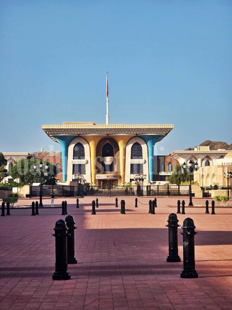 Al Alam Palace
things to do in muscat
roadtripsofindia.com