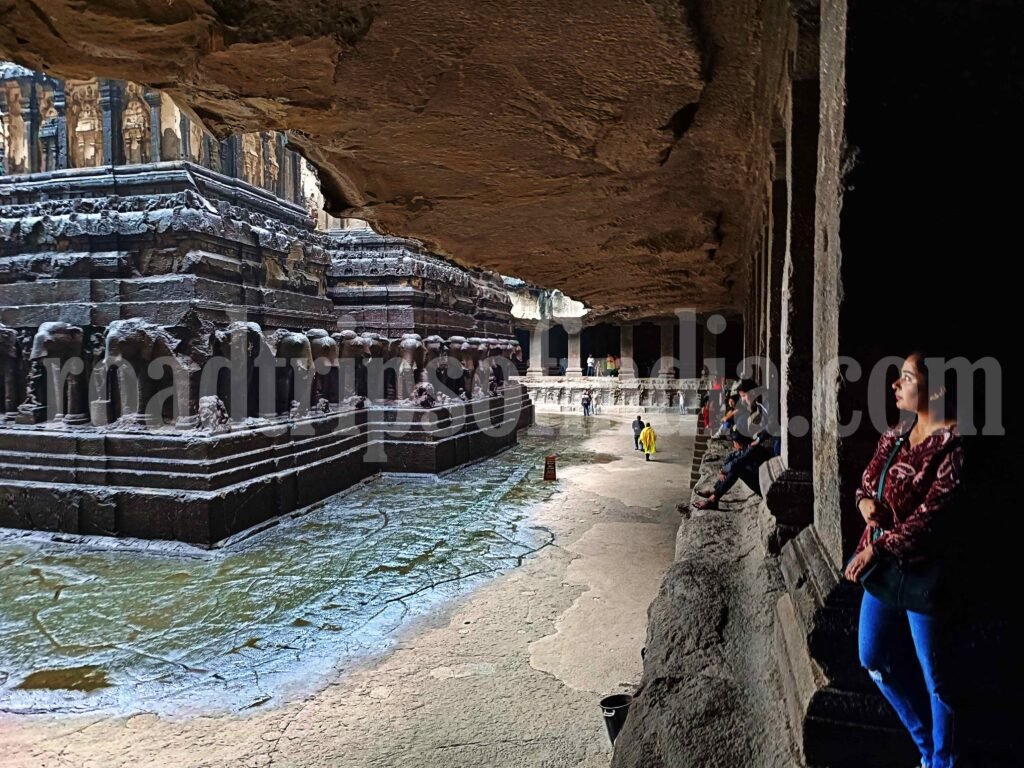 Kailasa Temple Image
roadtripsofindia.com