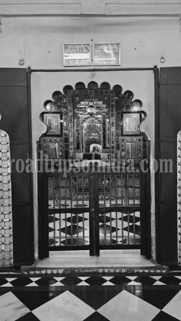 City Palace Udaipur, roadtripsofindia.com