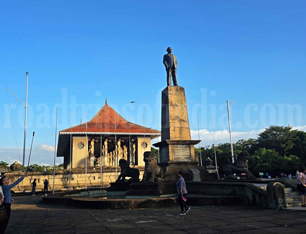 Independence Square Colombo
roadtripsofindia.com