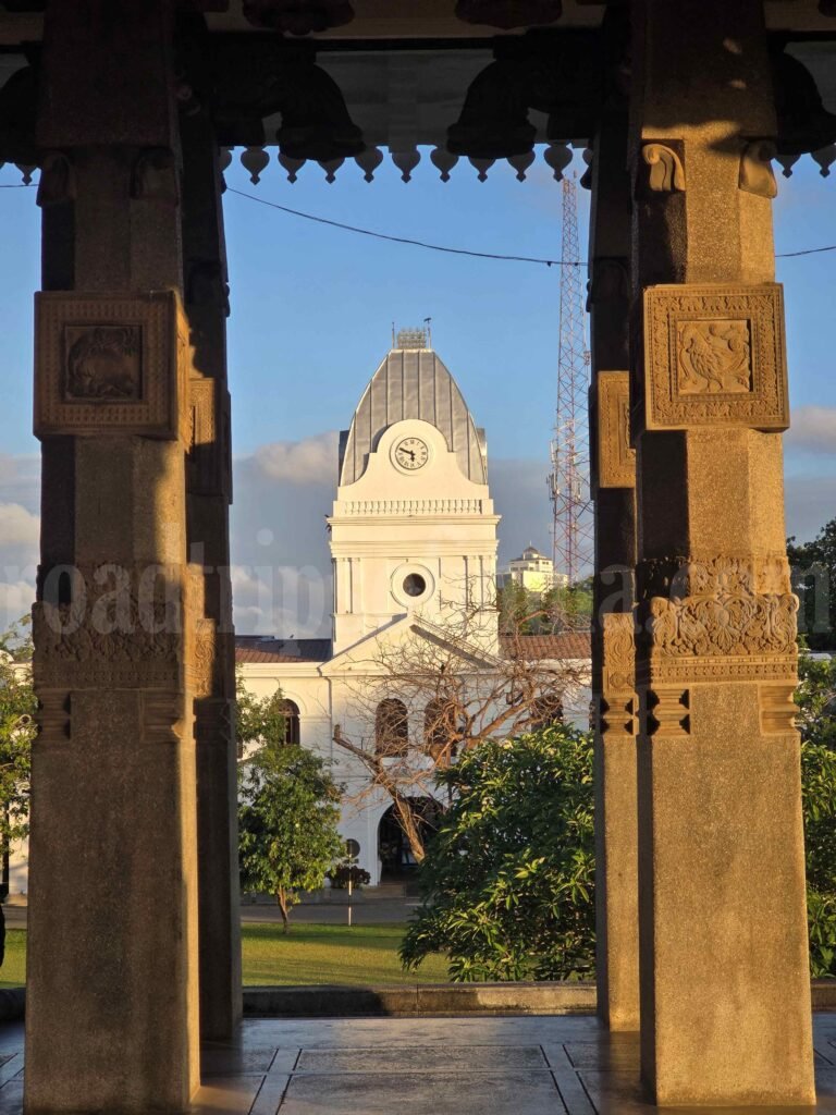 Independence Square Colombo
roadtripsofindia.com