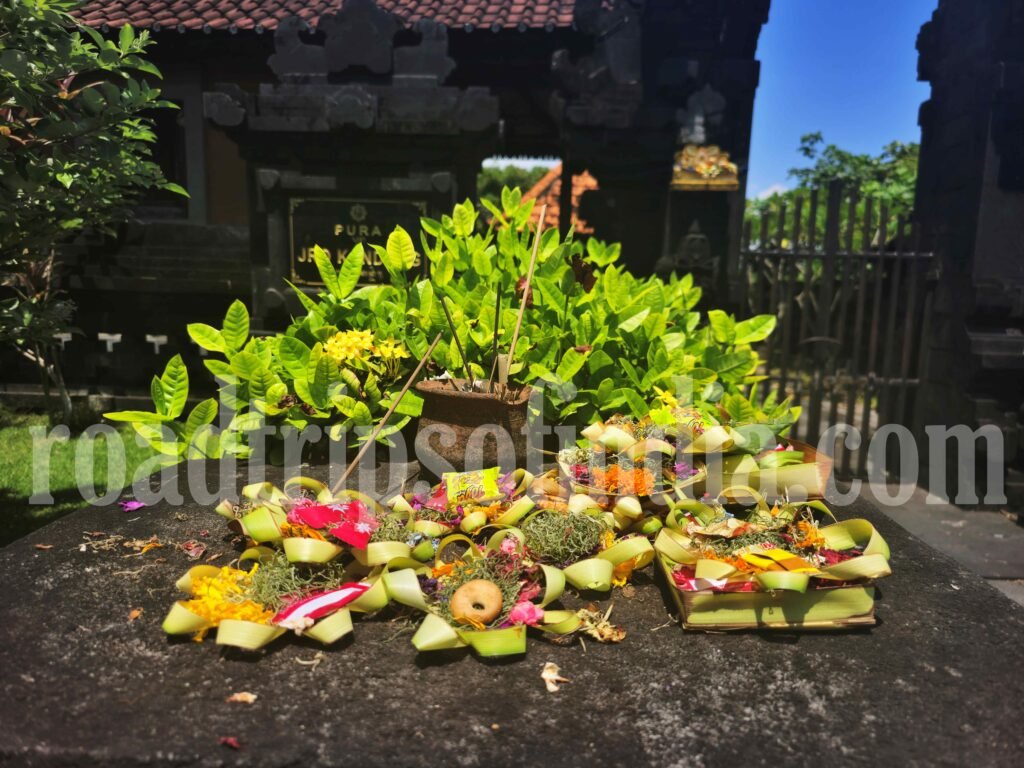 Tanah Lot Temple, roadtripsofindia.com