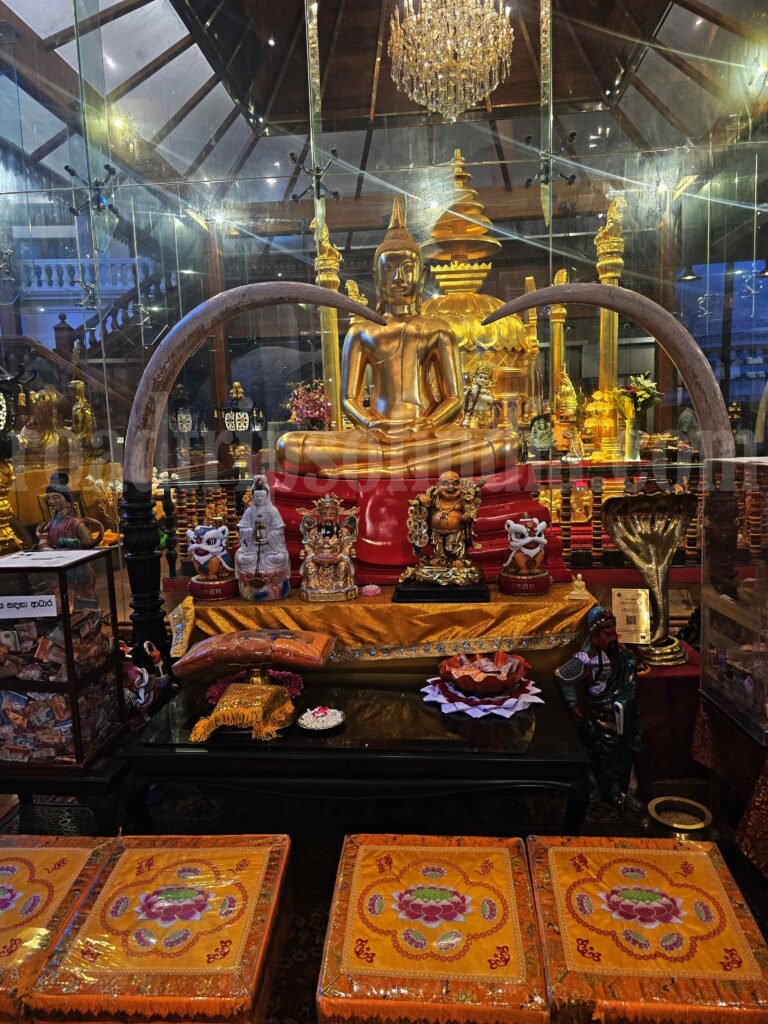 roadtripsofindia.com
Gangaramaya Temple