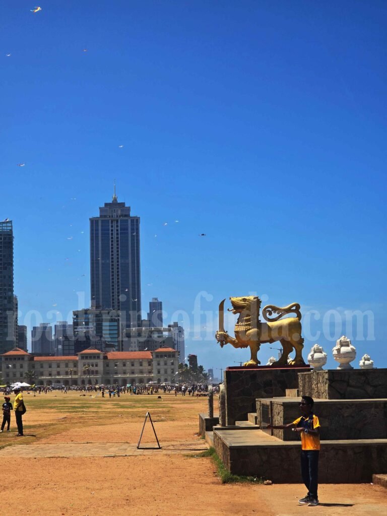 Galle Face Green
roadtripsofindia.com