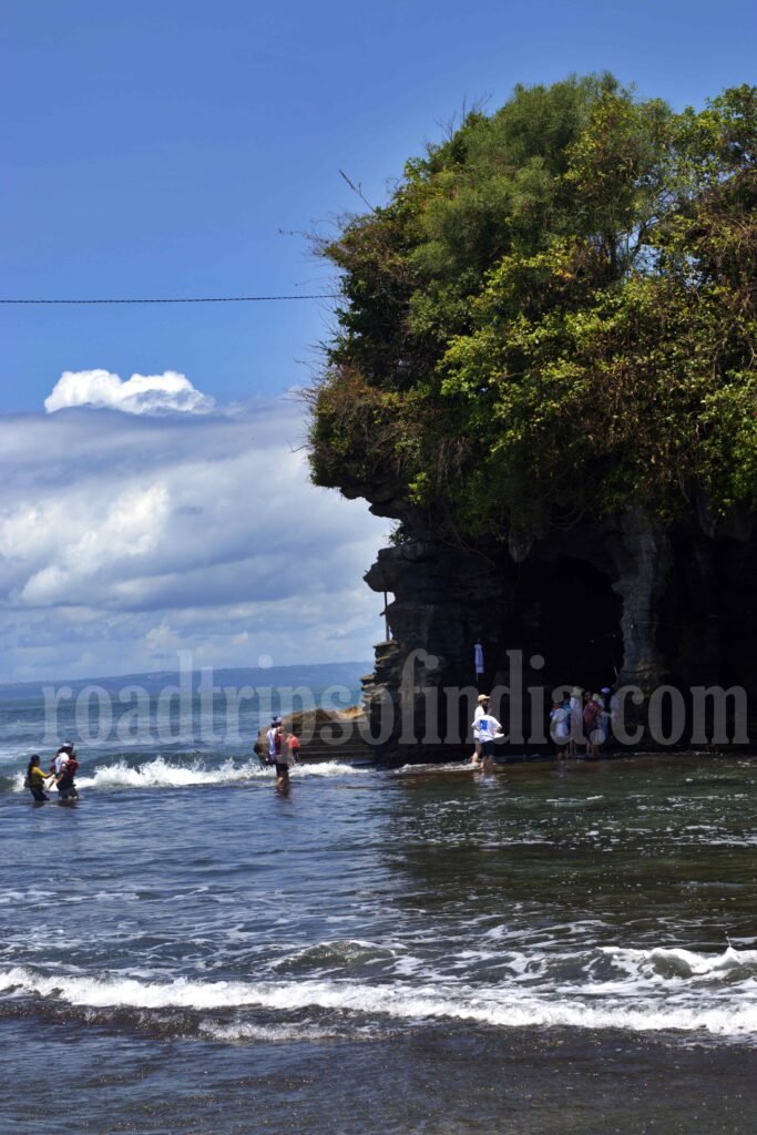 Tanah Lot Temple, roadtripsofindia.com