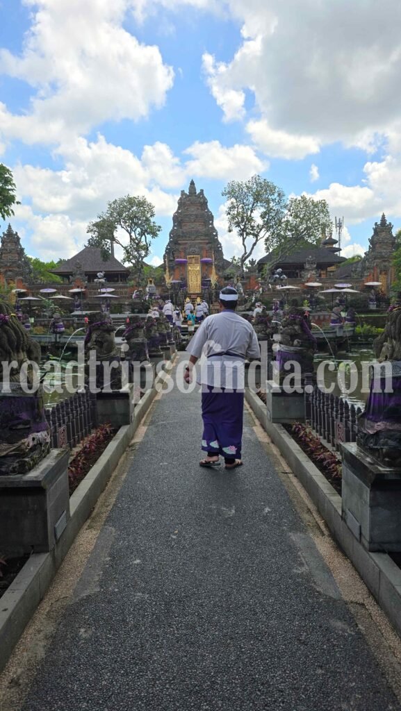 pura taman kemuda saraswati, roadtripsofindia.com