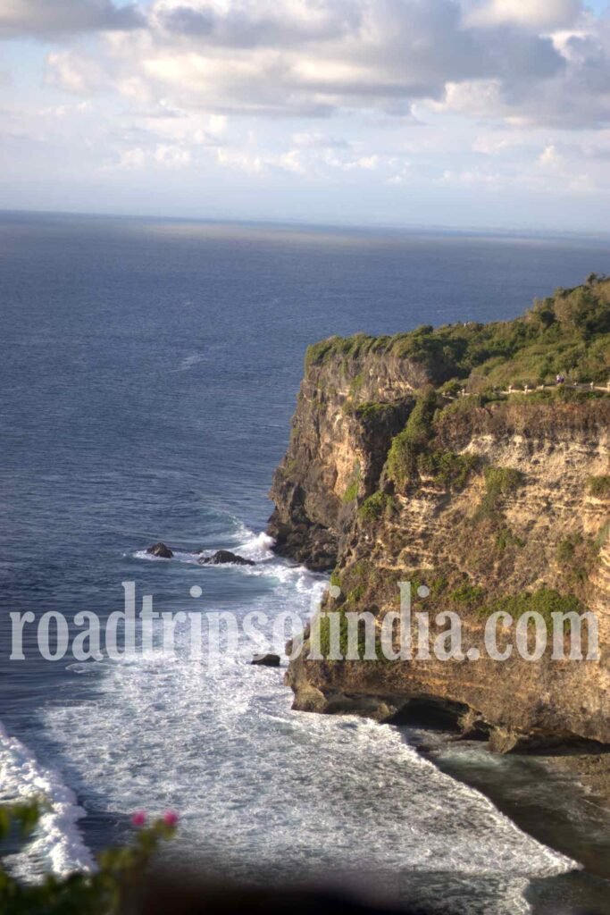 Uluwatu temple, roadtripsofindia.com